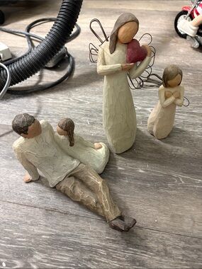 Willow Tree Figurine Set - Carved Resin Family and Angel